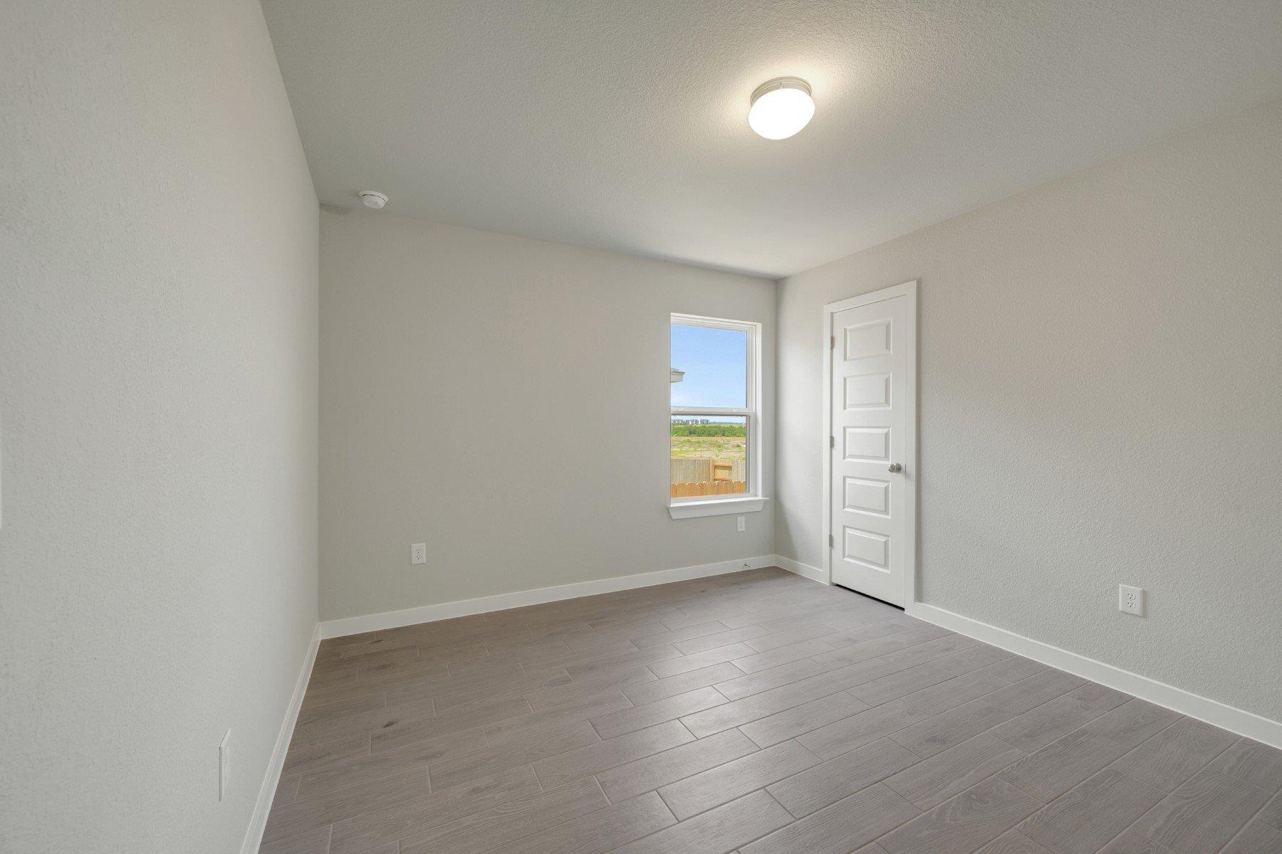 Photo 33