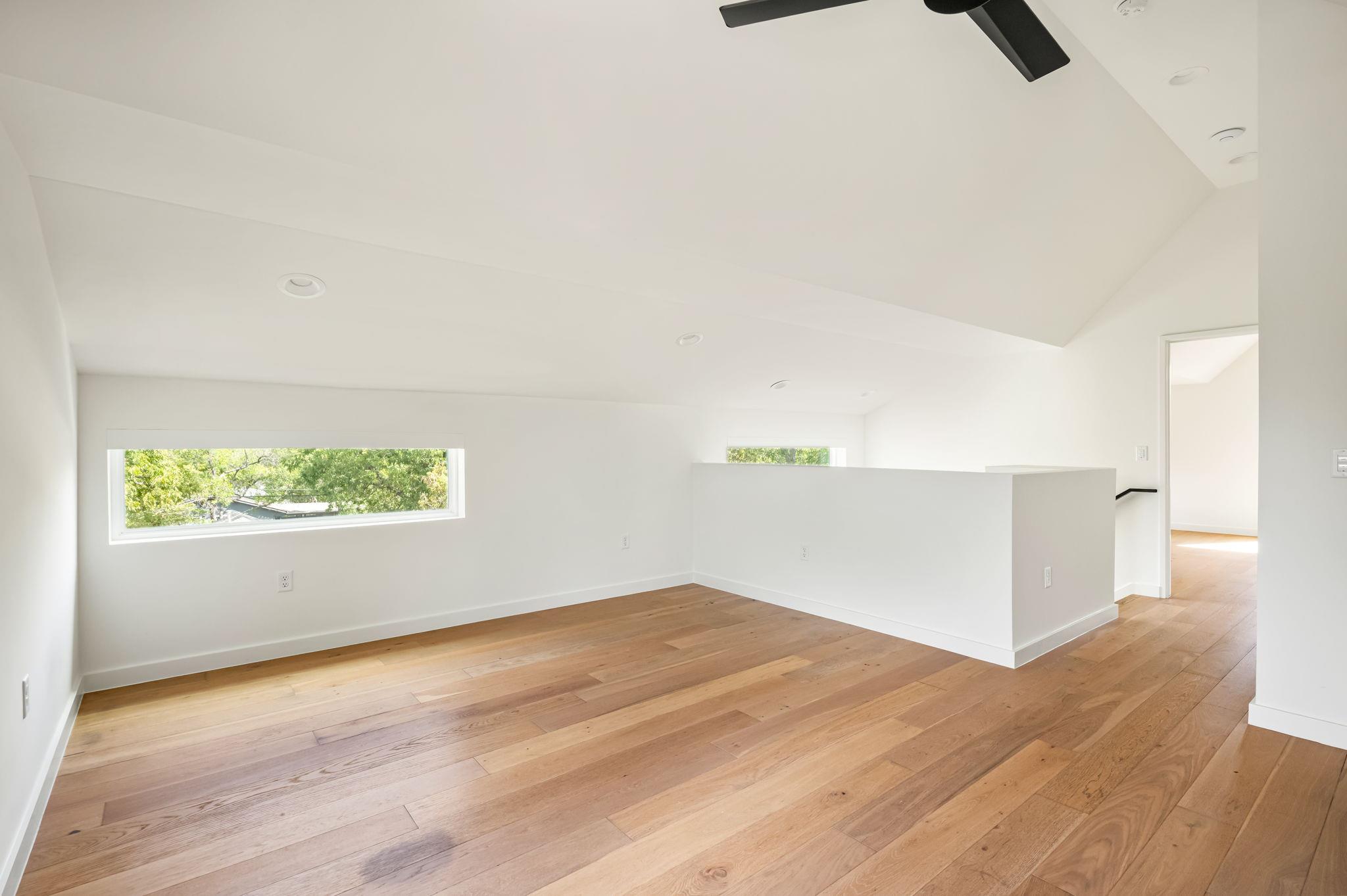Photo 33