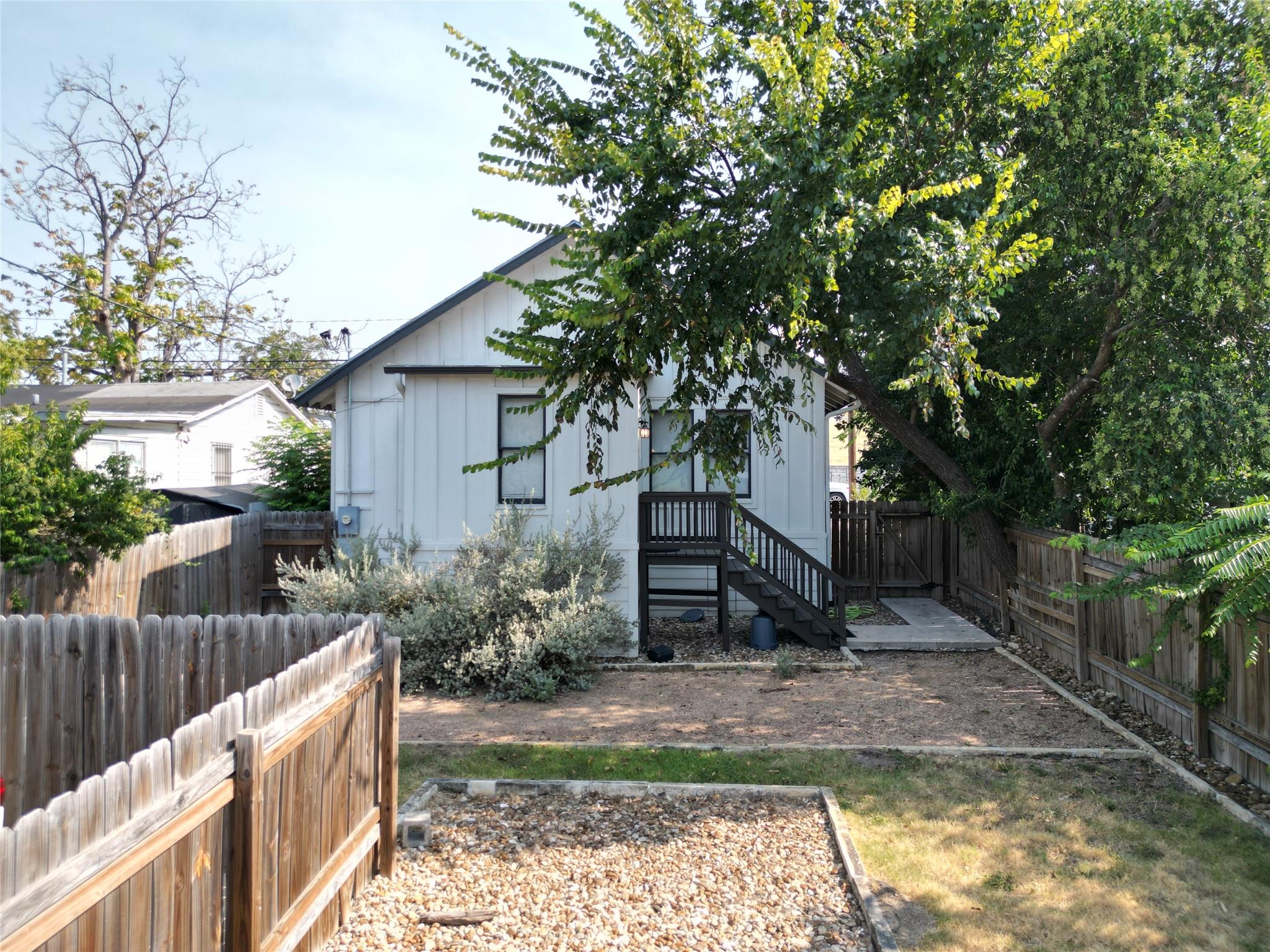 Photo 33