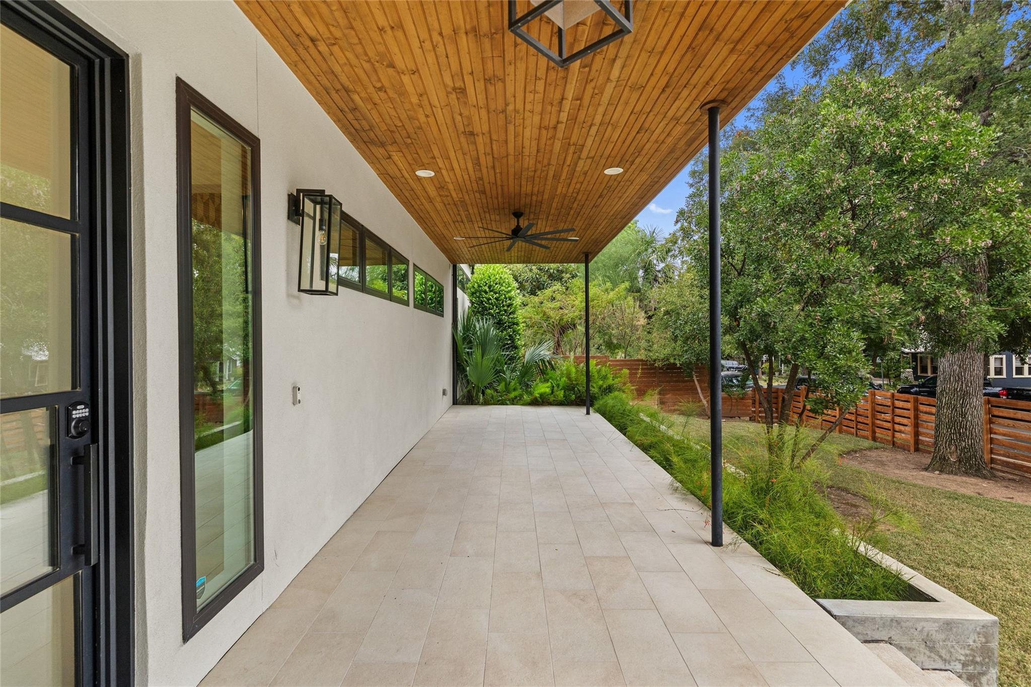 Photo 33